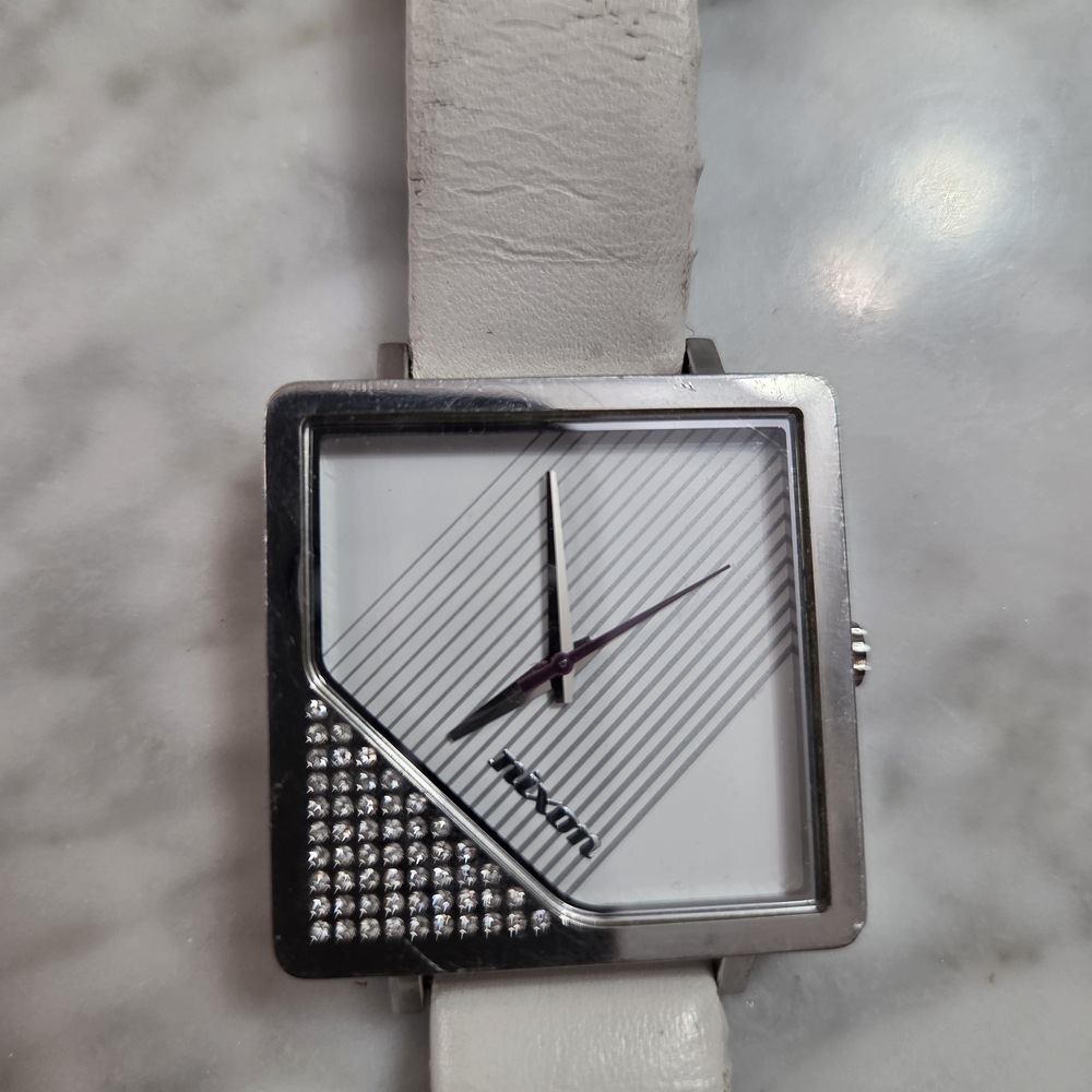 Nixon Square Face Watch - Picture 4 of 5